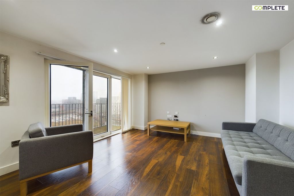 Property photo 1 of 17 (Main)