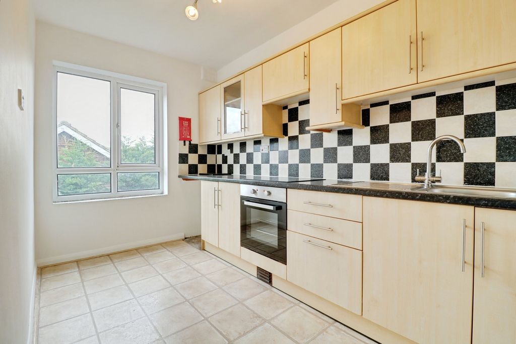 Property photo 3 of 21