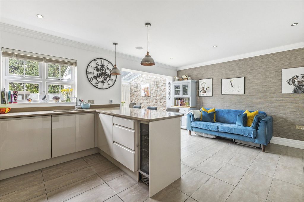 Property photo 3 of 14 Kitchen/Dining Room