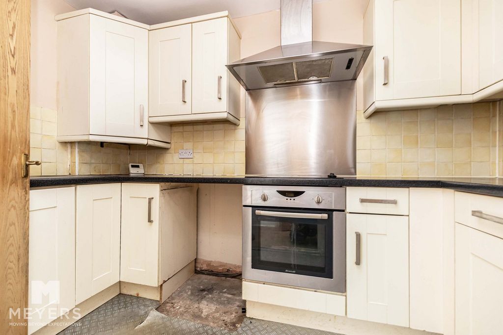 Property photo 3 of 13