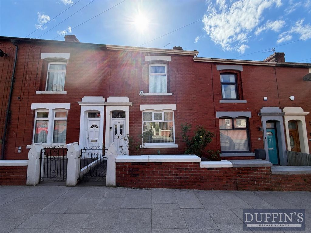 Property photo 1 of 10 External