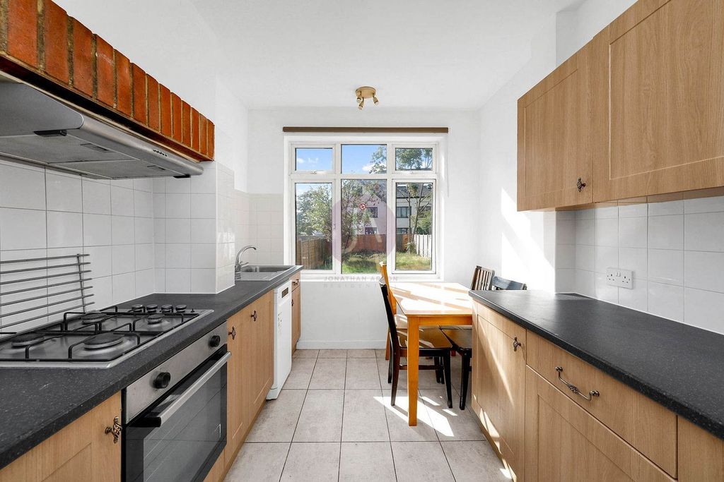 Property photo 3 of 18 Picture No. 27