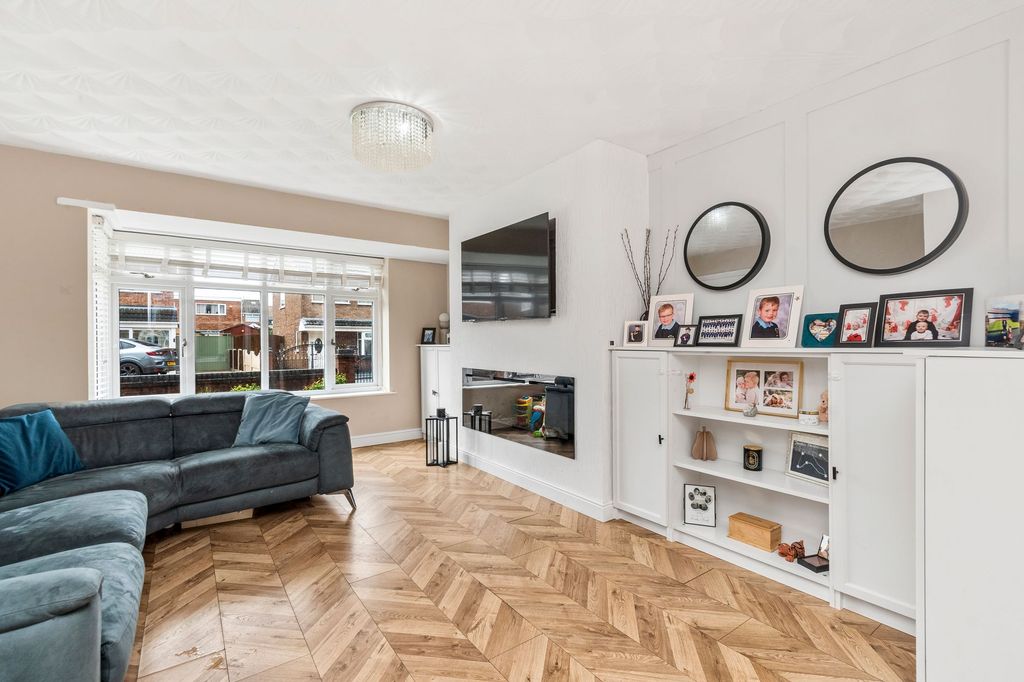 Property photo 2 of 34