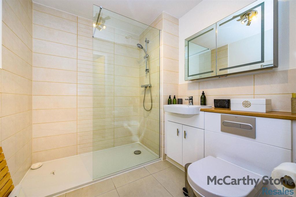 Additional image 9 of 2 bed flat for saleGreat North Road, Hatfield AL9