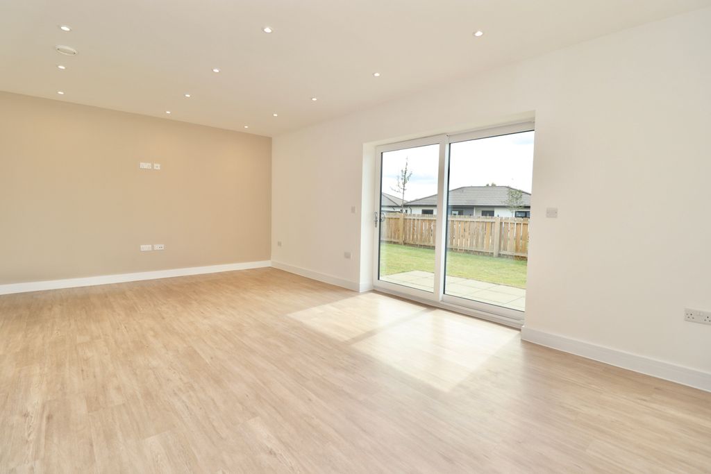 Property photo 3 of 20 (5)