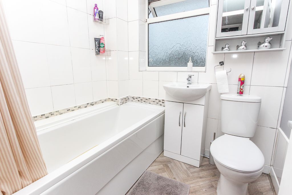 Property photo 3 of 13 Bathroom