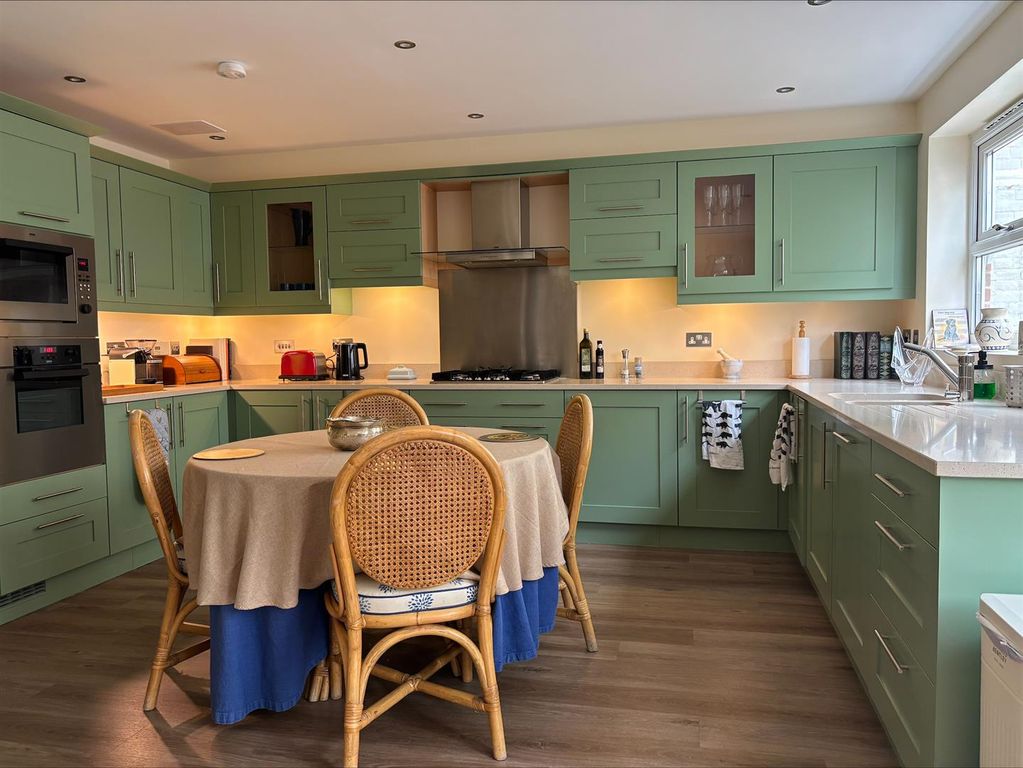 Property photo 3 of 20 Kitchen