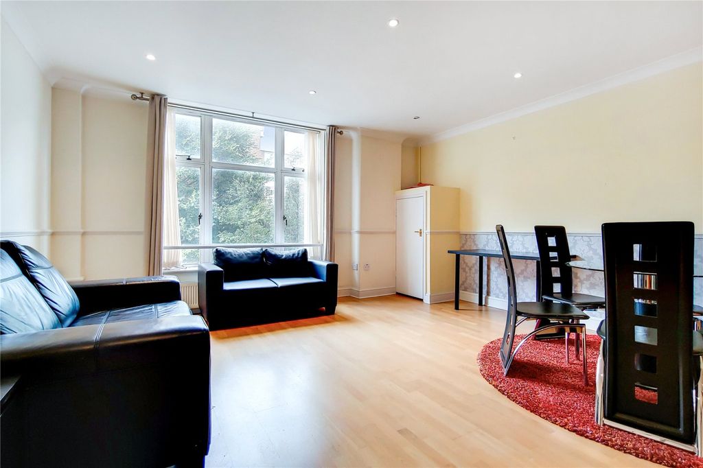 Property photo 1 of 10 Reception/Kitchen