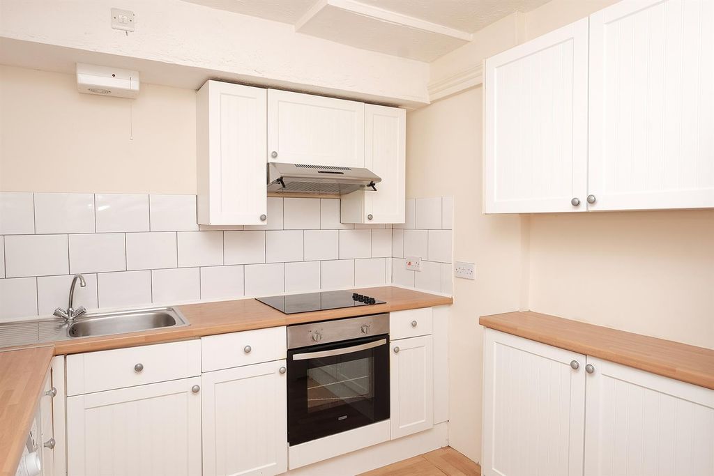 Property photo 3 of 10 Kitchen.Jpg