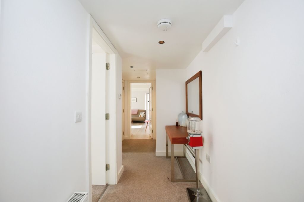 Property photo 2 of 27