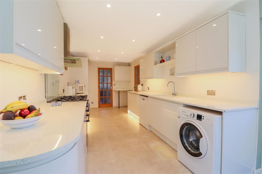 Property photo 3 of 21