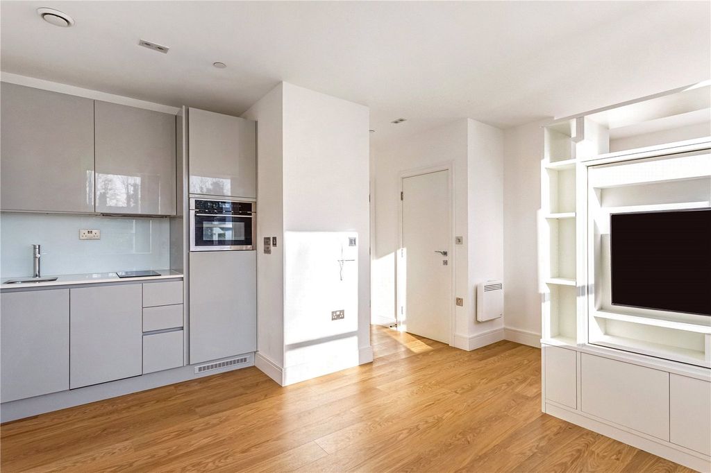 Property photo 1 of 5 Kitchen/Living Room