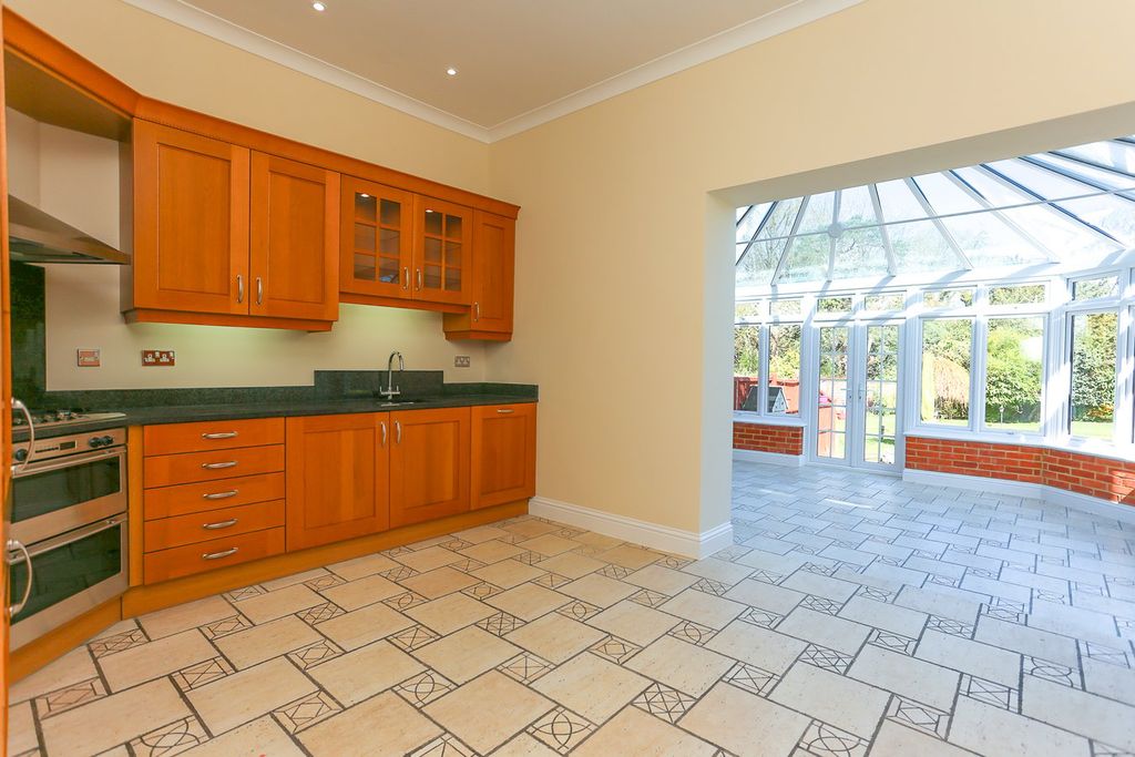 Property photo 3 of 34