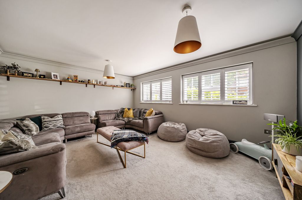 Property photo 2 of 31 1315229-17-6883Bc...