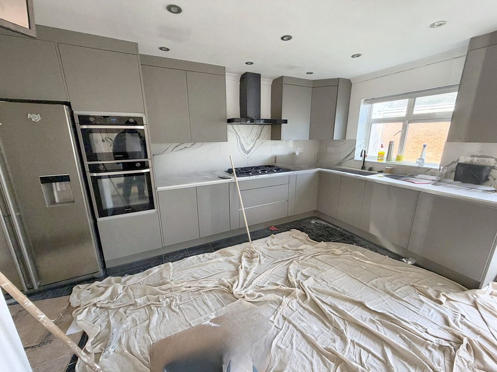 Property photo 3 of 11 Gallery