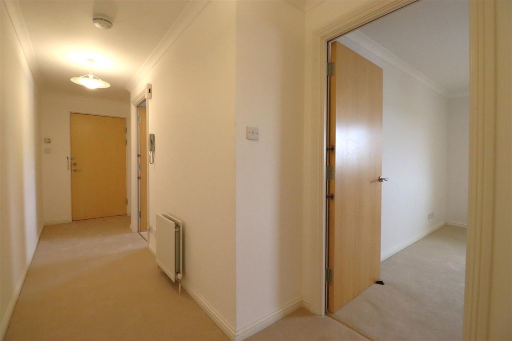 Property photo 3 of 23 Hall (2).Jpg