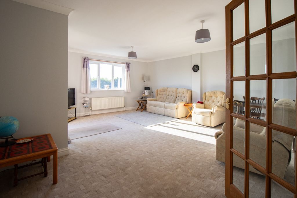 Property photo 2 of 19 3727334