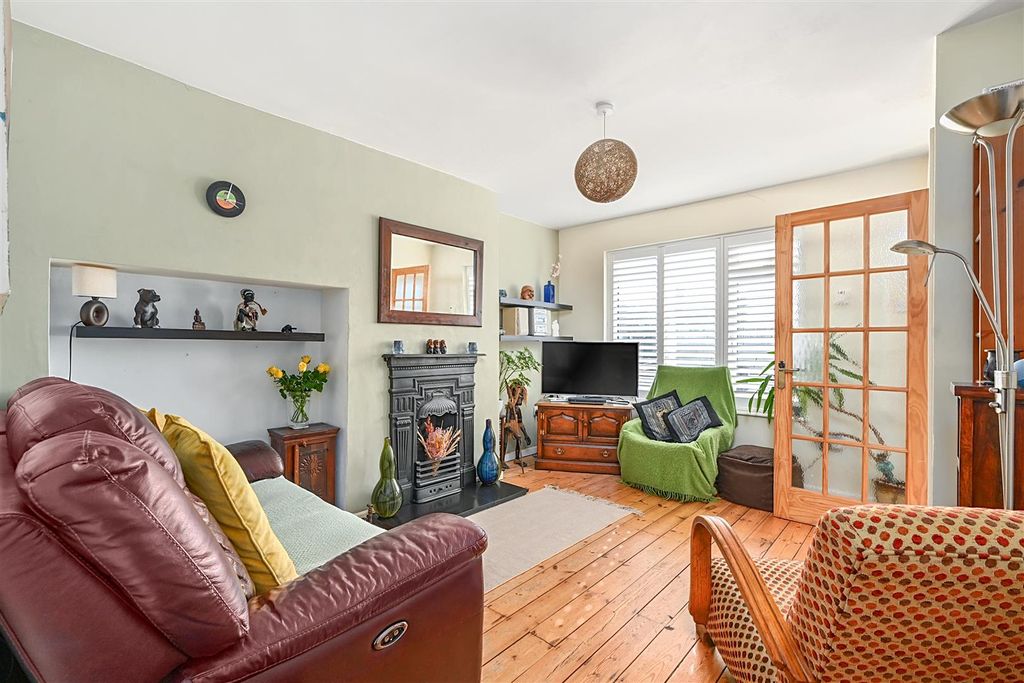 Property photo 1 of 18 North Road, Portslade Bn41 (11).Jpg