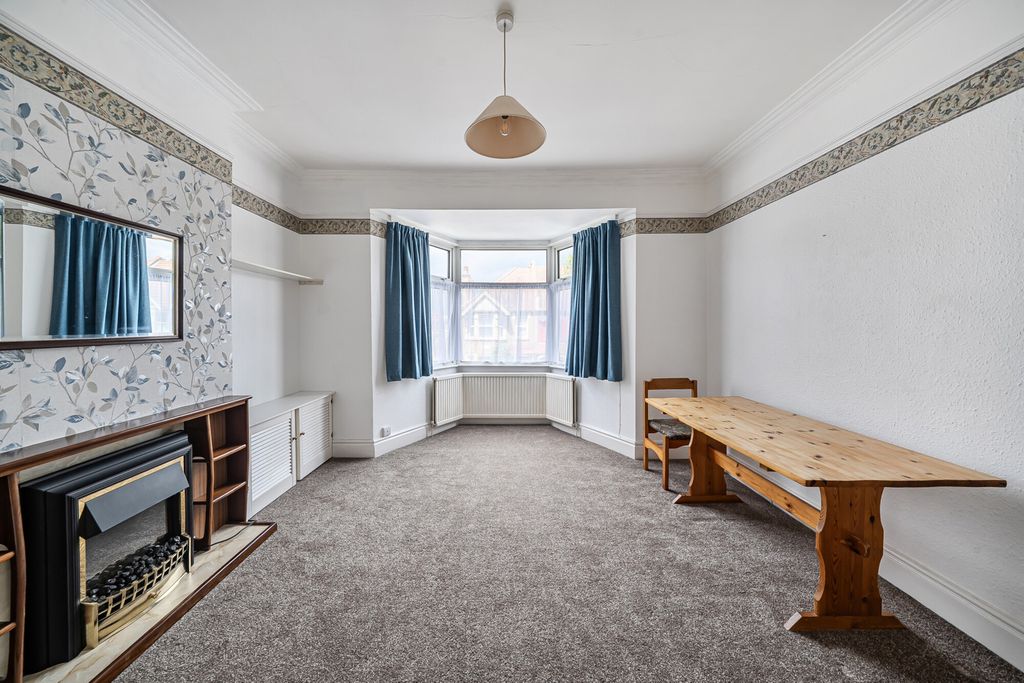 Property photo 2 of 17 1472444-8-6A21554...