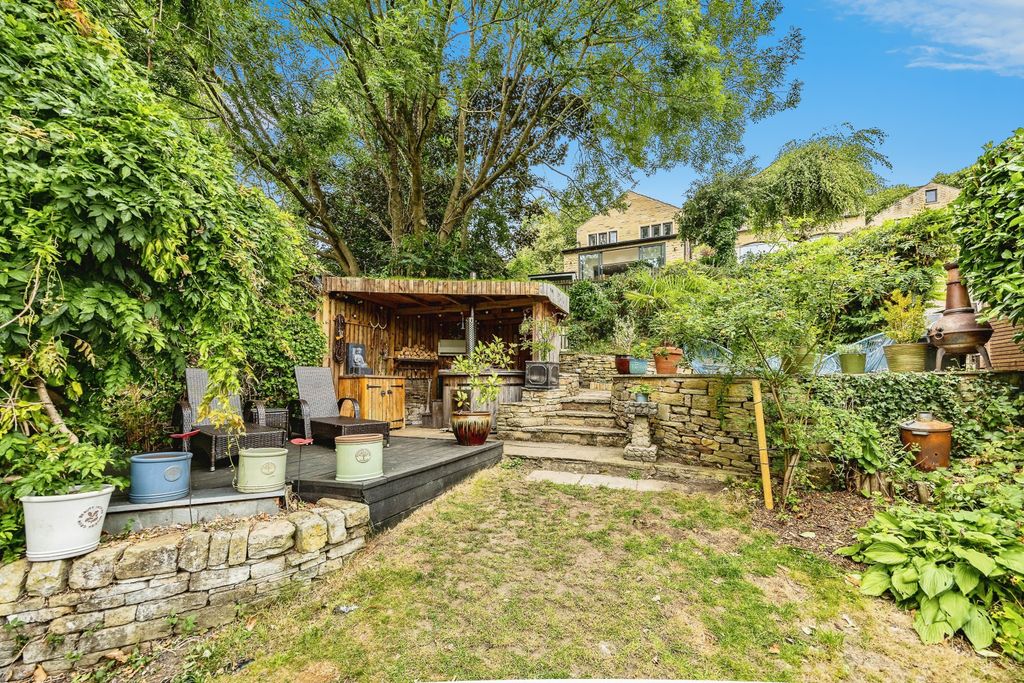 Property photo 2 of 19 Rear Gardens