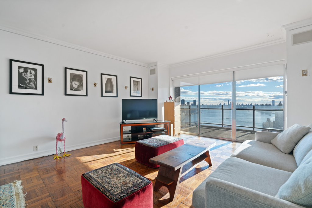 Property photo 3 of 23