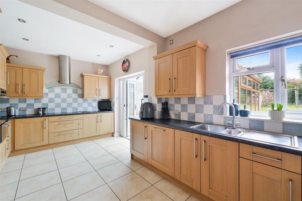 Property photo 2 of 30 Ashurst Road, 24  (25).Jpg