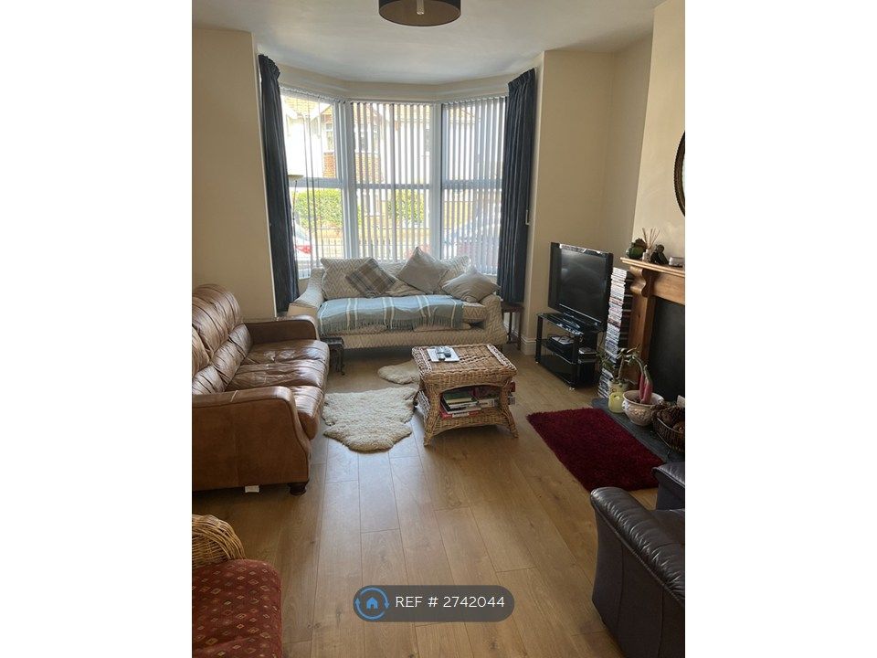 Property photo 2 of 20 Living Room