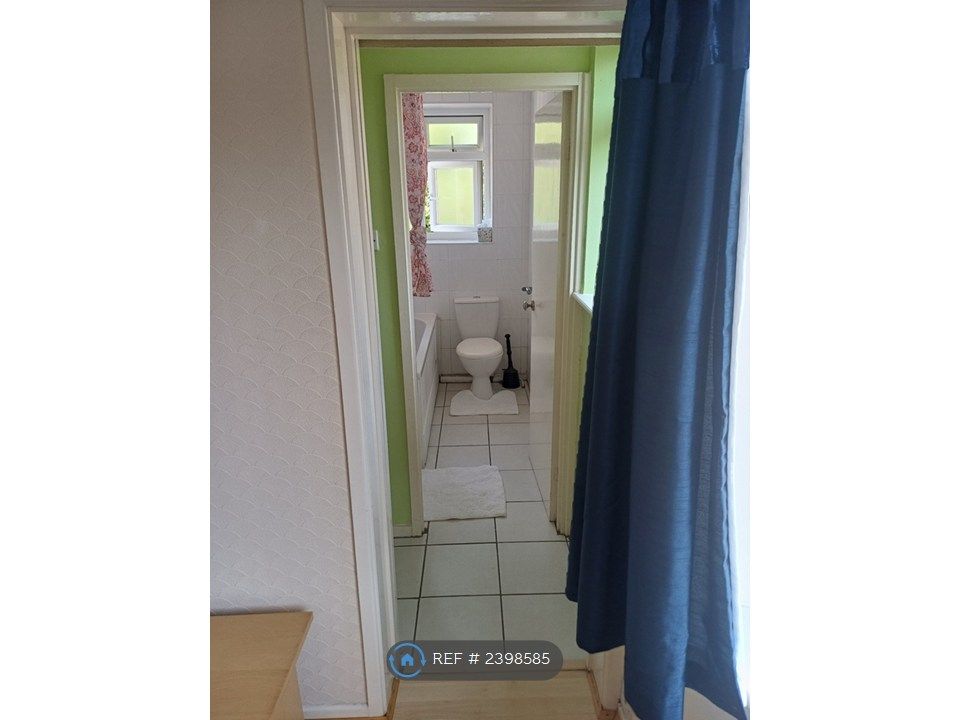 Property photo 1 of 12 Bathroom