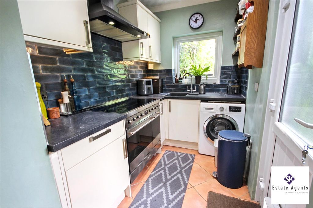 Property photo 3 of 21 Off-Shot Kitchen