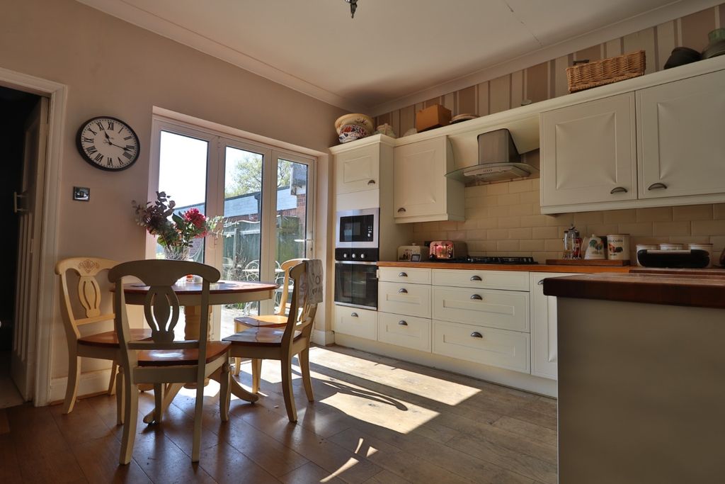 Property photo 3 of 16 3759407