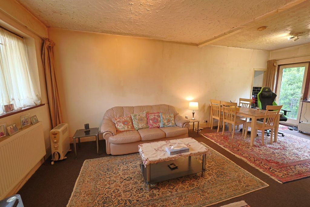 Property photo 3 of 8 4262752