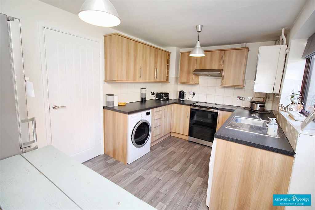 Property photo 2 of 12 Kitchen