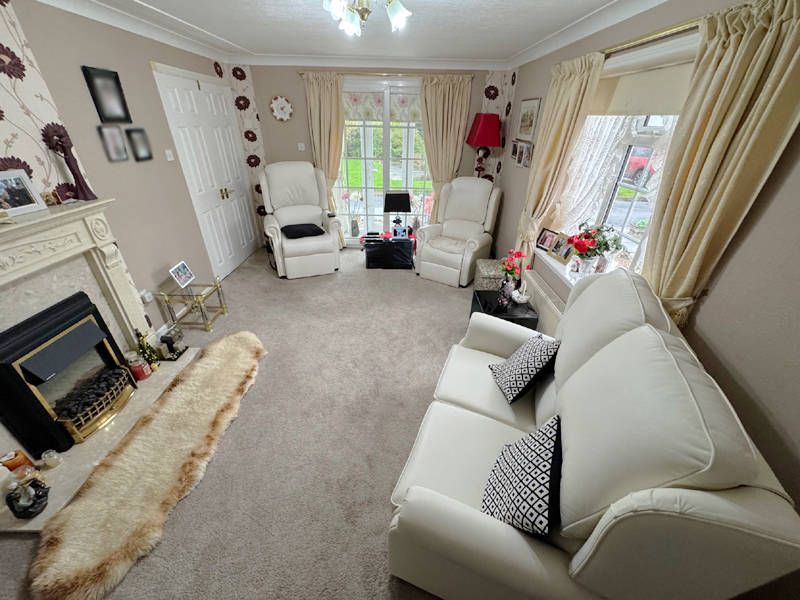 Property photo 2 of 26 Lounge