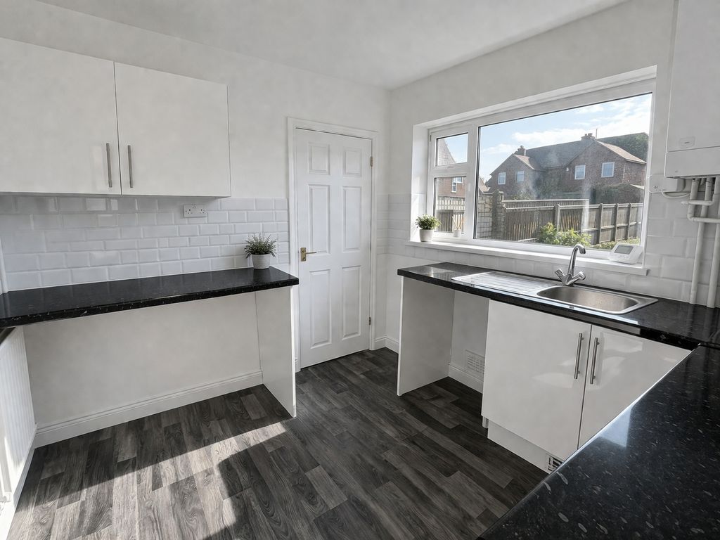 Property photo 3 of 7 Kitchen