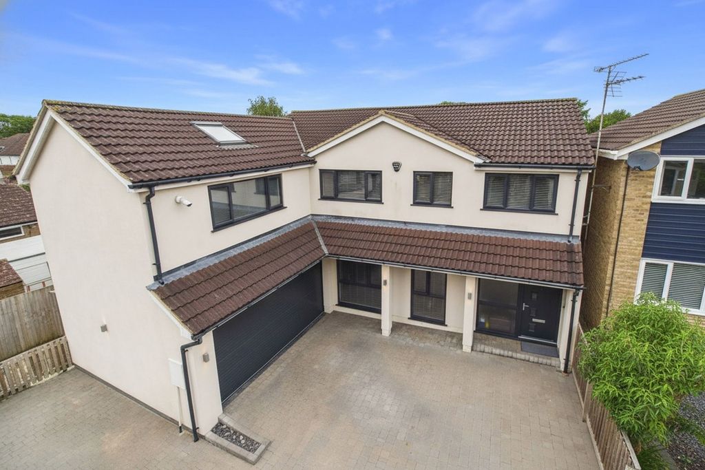 Property photo 2 of 31