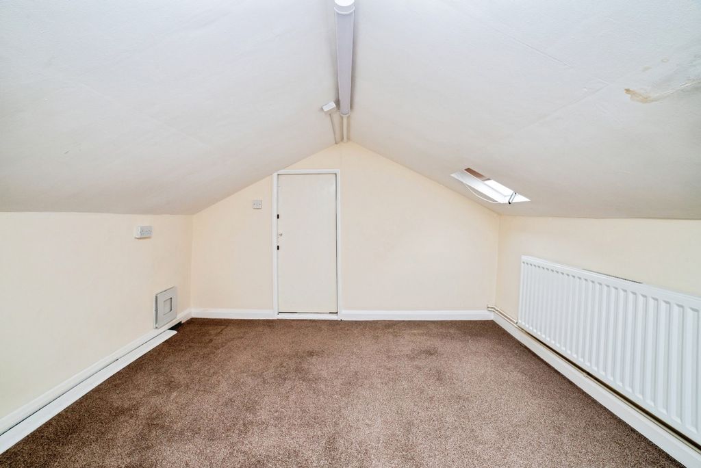 Property photo 3 of 17 Attic Room