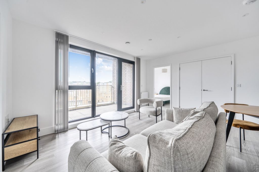 Property photo 1 of 16 1471762-15-6A26Ff...