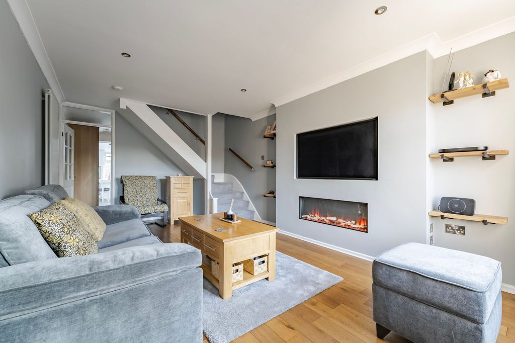 Property photo 3 of 17