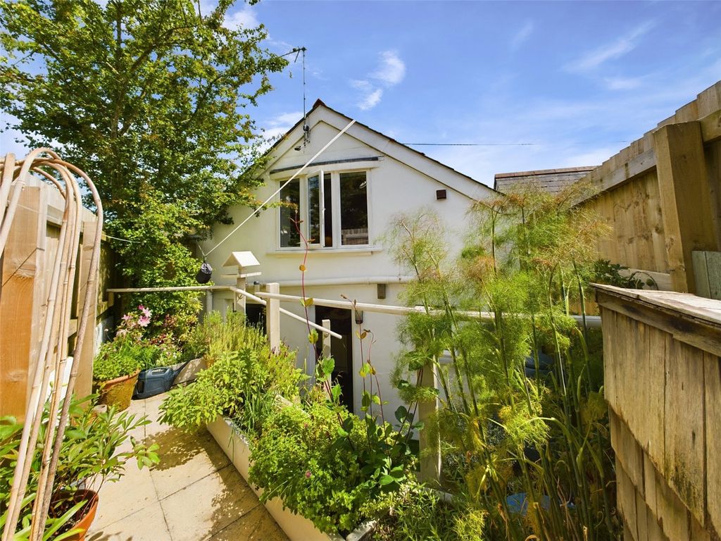 Property photo 2 of 14 Picture No. 11