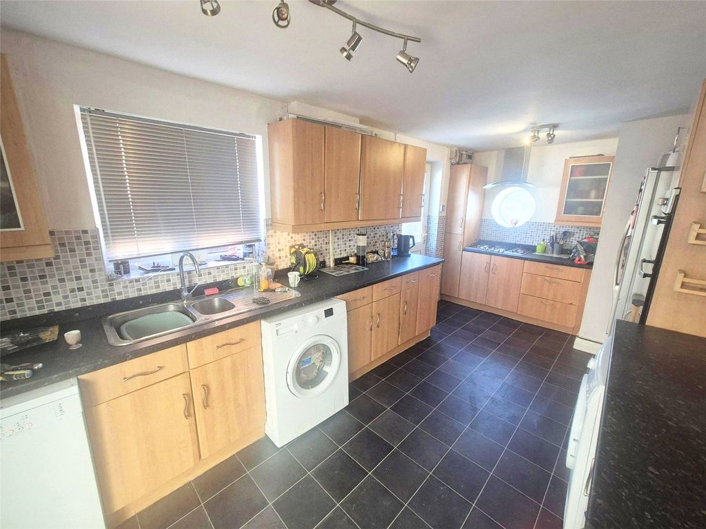 Property photo 2 of 11 Picture No. 23