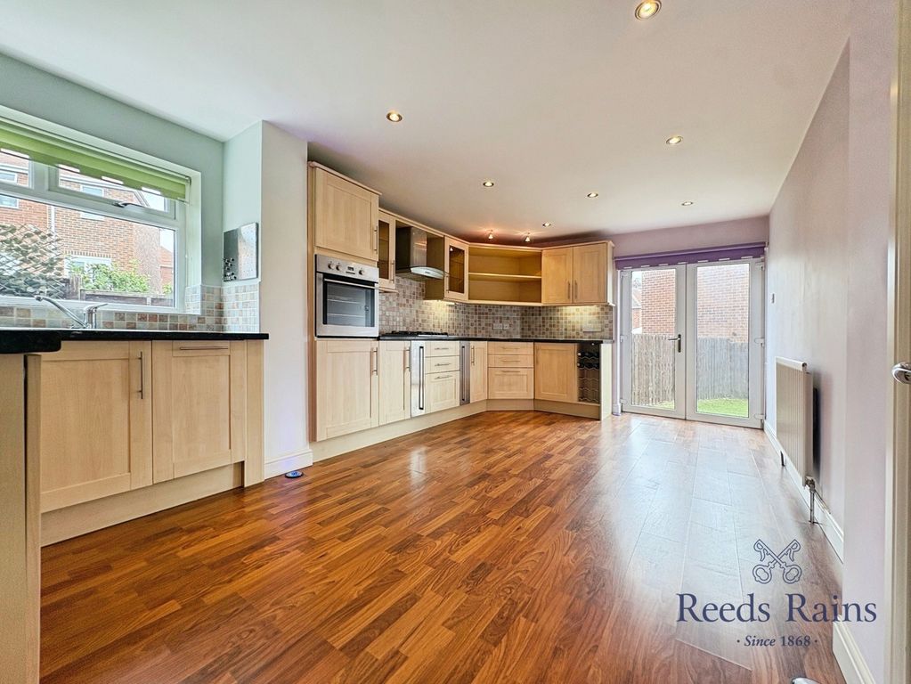 Property photo 3 of 16 Pbox-Img.Jpg