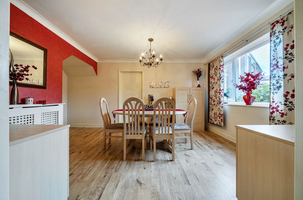 Property photo 3 of 21 1484240-15-6A43Af...
