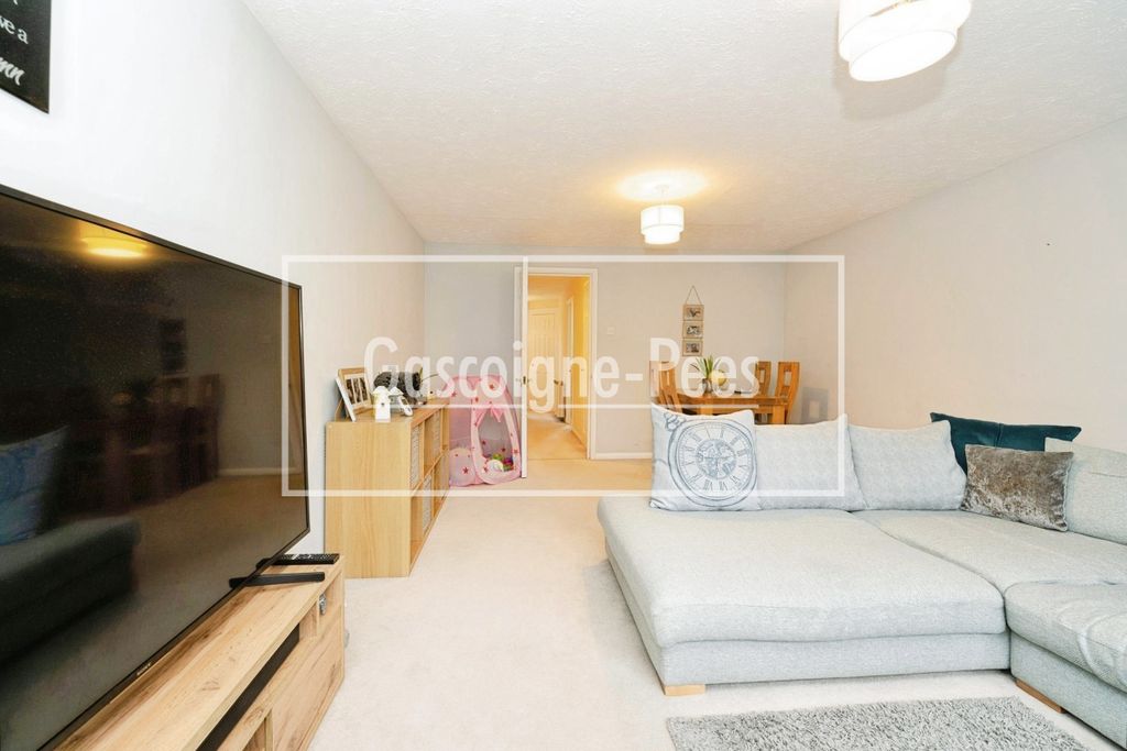 Property photo 3 of 9