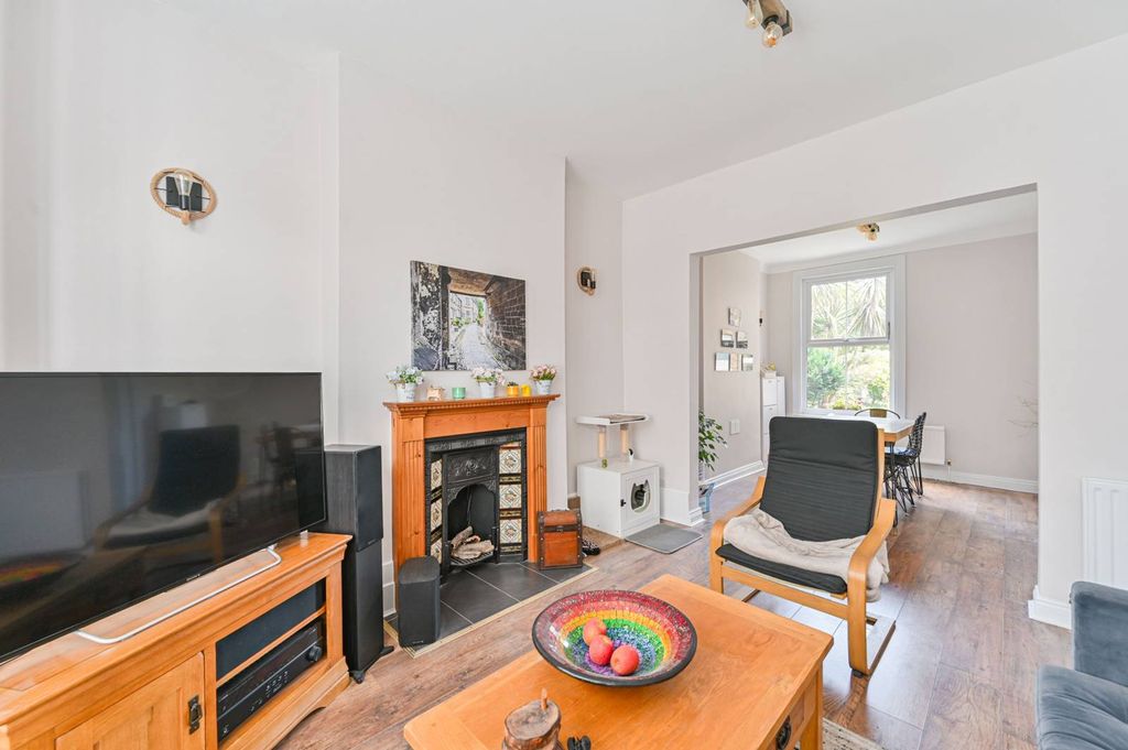Property photo 3 of 22