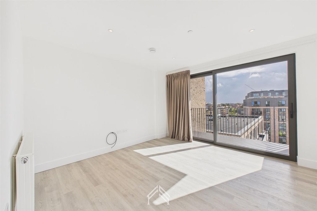 Property photo 2 of 17 Cam02700G0-Pr0362-Still014.Jpg