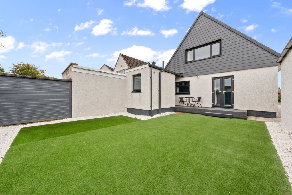 Property photo 3 of 33