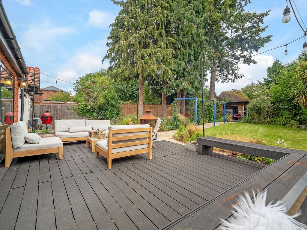 Property photo 2 of 26 Garden Decking
