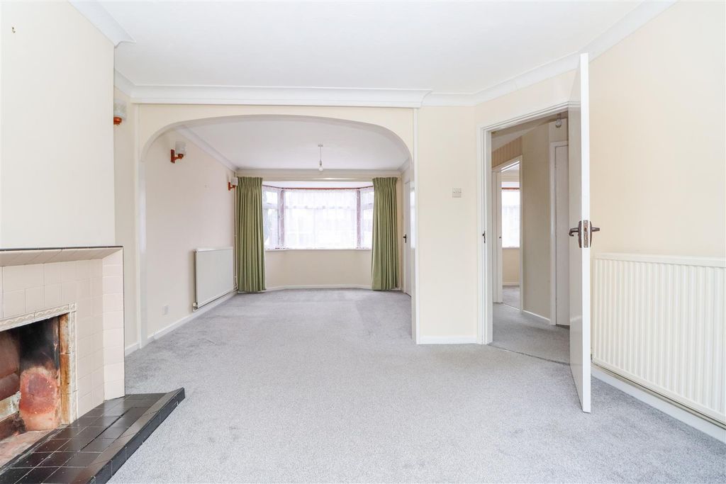 Property photo 3 of 27