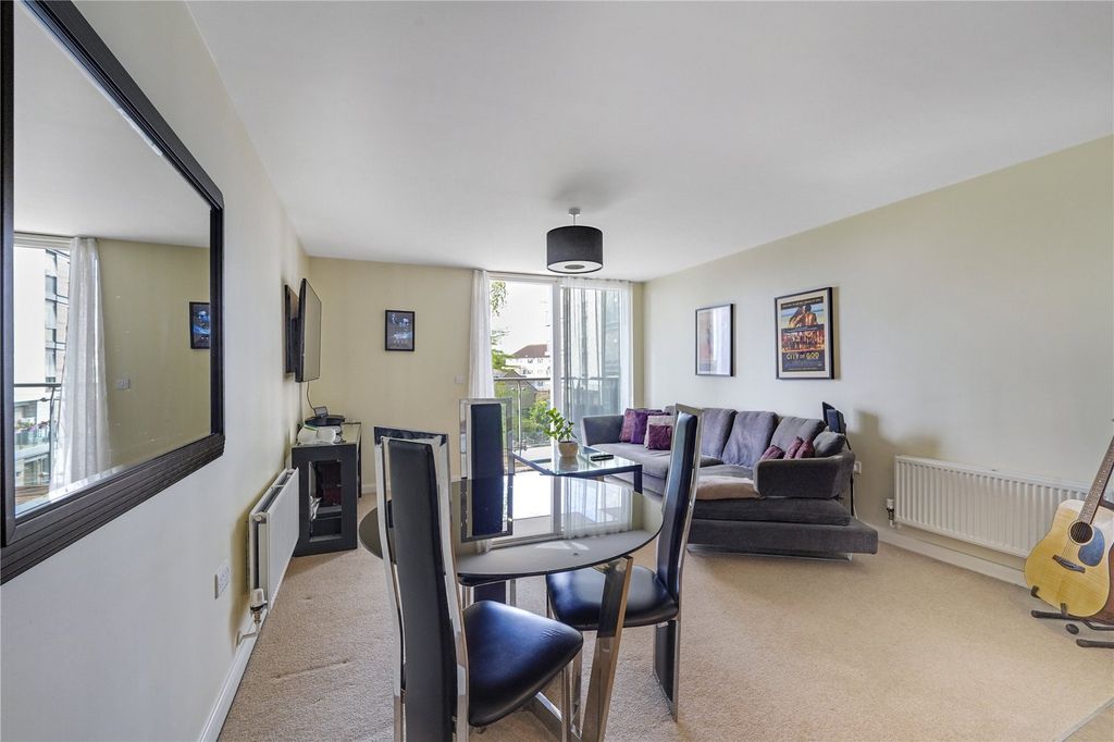 Property photo 2 of 18 Picture No. 13