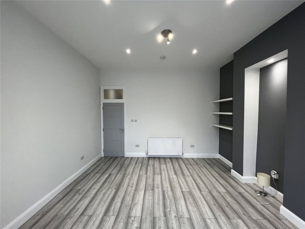 Property photo 3 of 12 Picture No. 28